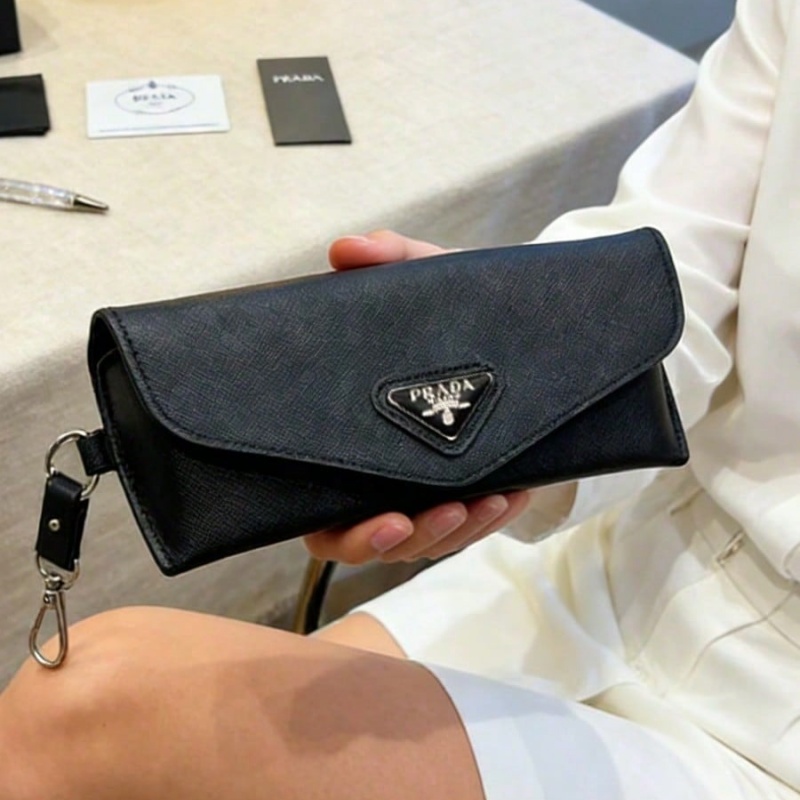 Черный кожаный футляр для очко – обзор и цена Luxury Bags Consignment