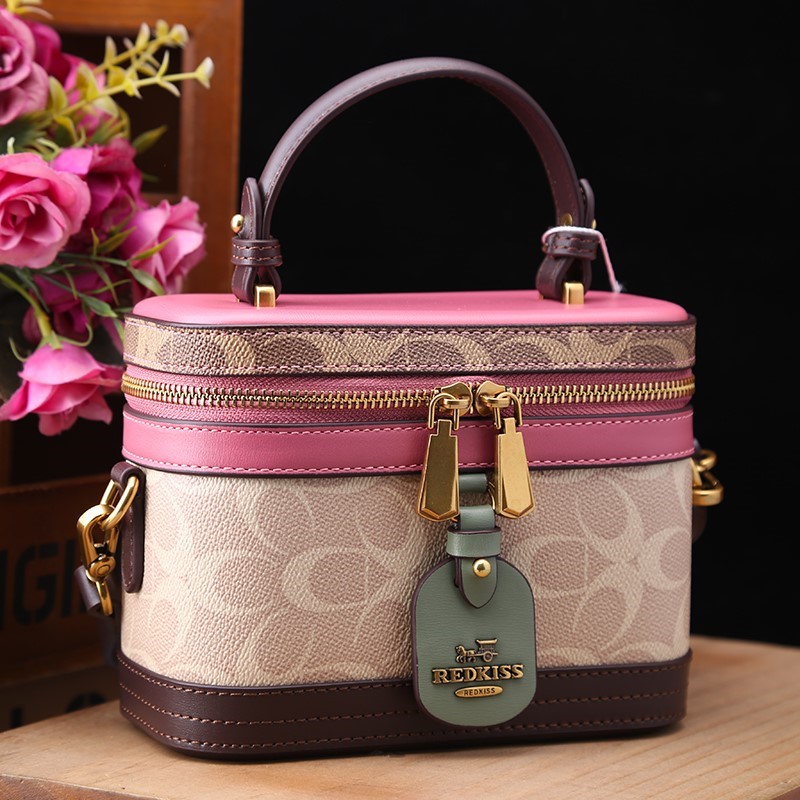 Новая минималистичная и модная – обзор и цена Luxury Bags Coach