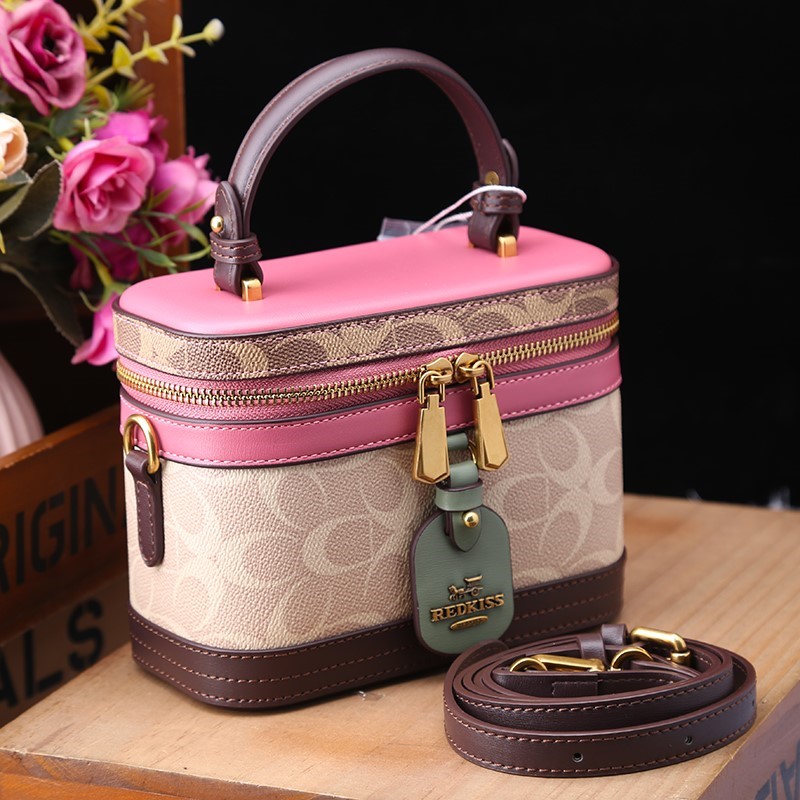 Новая минималистичная и модная – обзор и цена Luxury Bags Coach