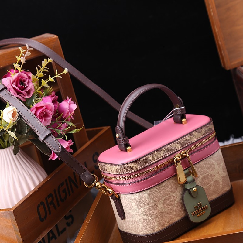 Новая минималистичная и модная – обзор и цена Luxury Bags Coach