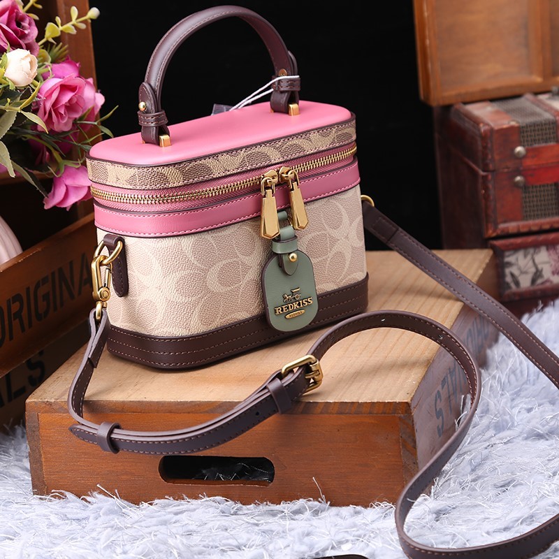 Новая минималистичная и модная – обзор и цена Luxury Bags Coach